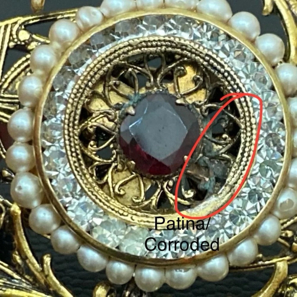 Vintage Unsigned Filigree Garnet Birthstone Faux Pearl Ornate Gold-tone Brooch - Picture 11 of 12